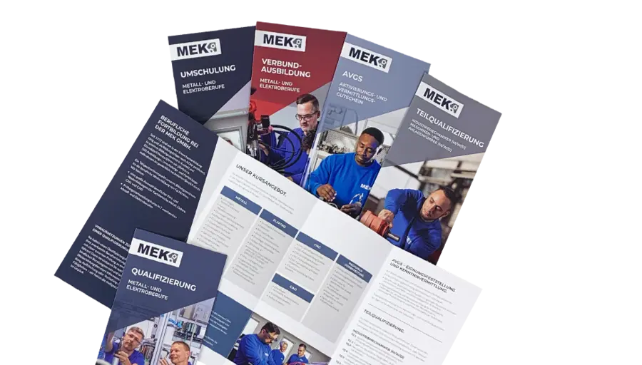 Mehrere Flyer mit Informationen zu den Bildungsangeboten, die auf der Download-Seite verfügbar sind.