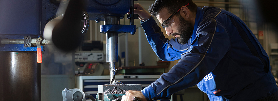 Fachkraft für Metalltechnik – Fachrichtung Montagetechnik Umschulung im MEK-Bildungszentrum - Praktische Ausbildung mit modernen Geräten und erfahrenem Ausbildungspersonal.