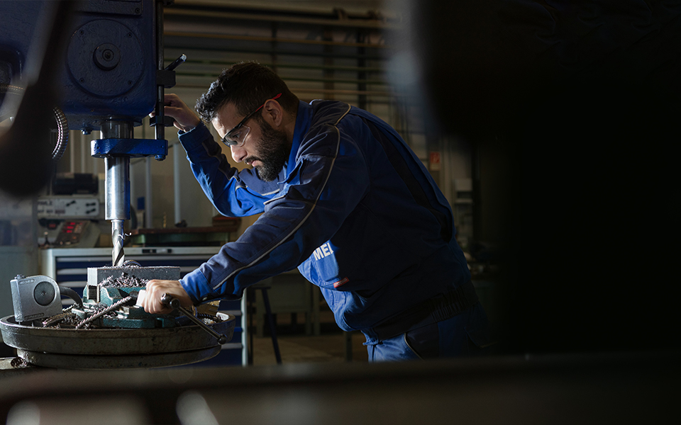 Fachkraft für Metalltechnik – Fachrichtung Montagetechnik Umschulung im MEK-Bildungszentrum - Praktische Ausbildung mit modernen Geräten und erfahrenem Ausbildungspersonal.