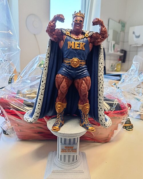 Nicht alle Superhelden tragen Capes... Moment, unserer schon! 🦸♂️👑
Dieses... Nicht alle Superhelden tragen Capes... Moment, unserer schon! 🦸♂️👑
Dieses...
